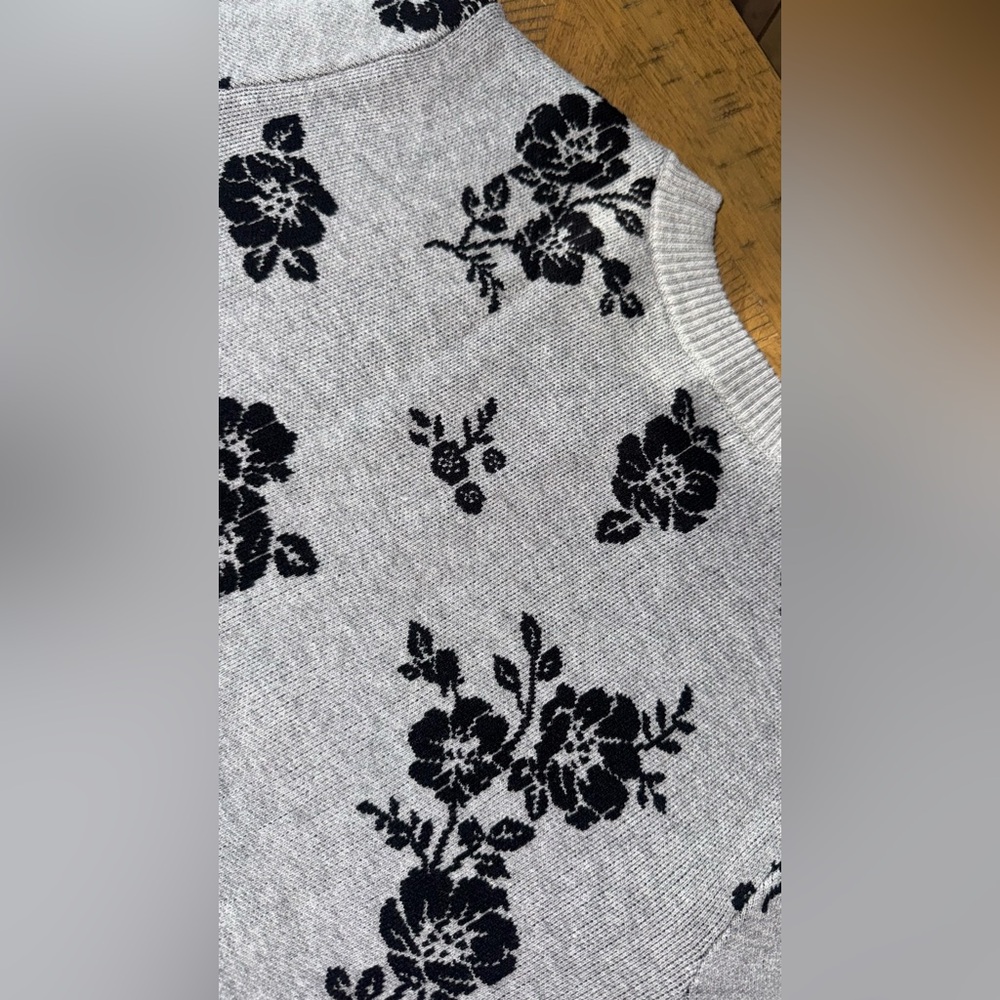 ◾ Black Floral Patterned Gray Sweater - size Large - Picture 10 of 16